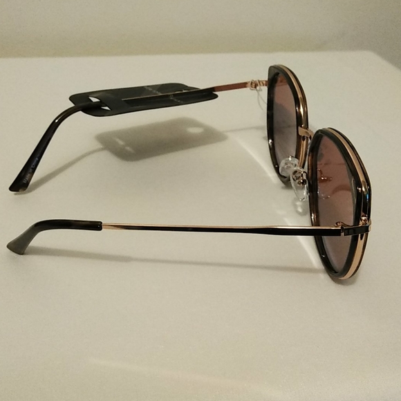 100% UV Protection Sunglasses - Picture 3 of 6